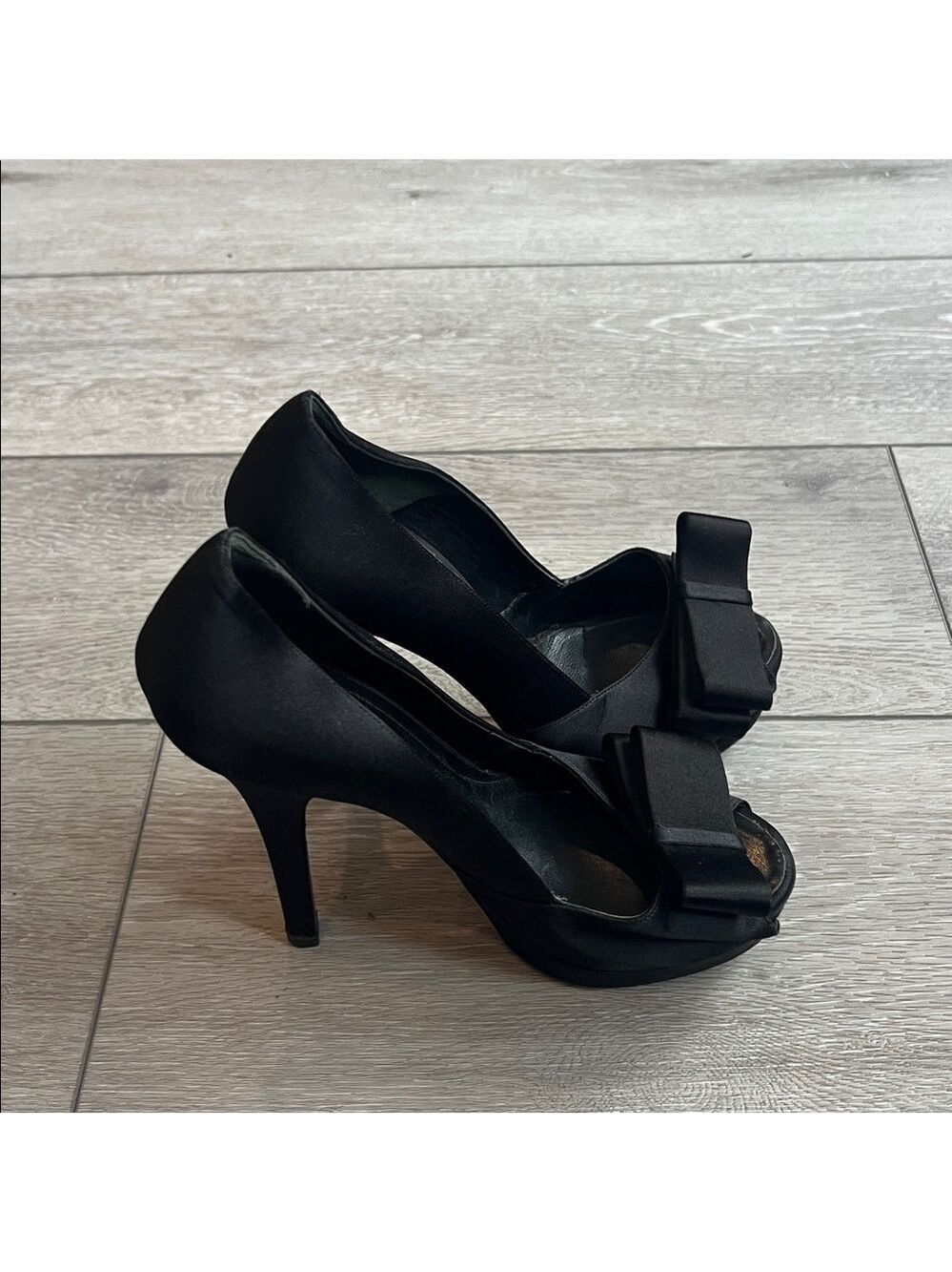 Fendi Black Deco Bow Satin Peep-Toe holiday designer high Heels size 38/7 - Picture 9 of 9